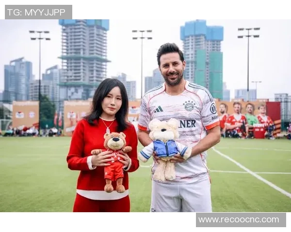 李静的足球人生：从绿茵场到心灵深处的对话与反思